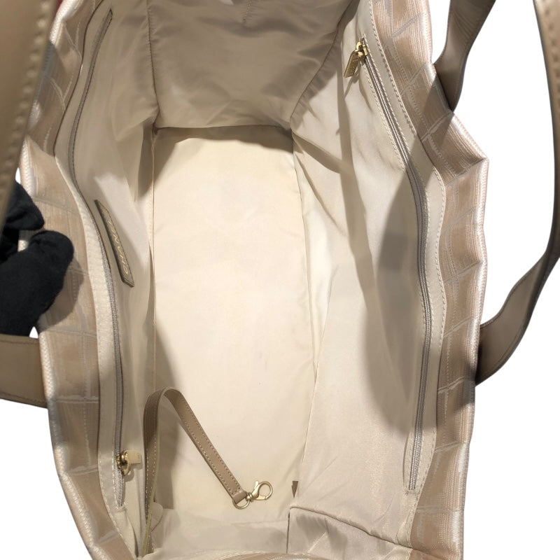 シャネル CHANEL ニュートラベルライントートMM A15991 ベージュ・ゴールド金具 ナイロン ナイロン・レザー レディース トートバッグ