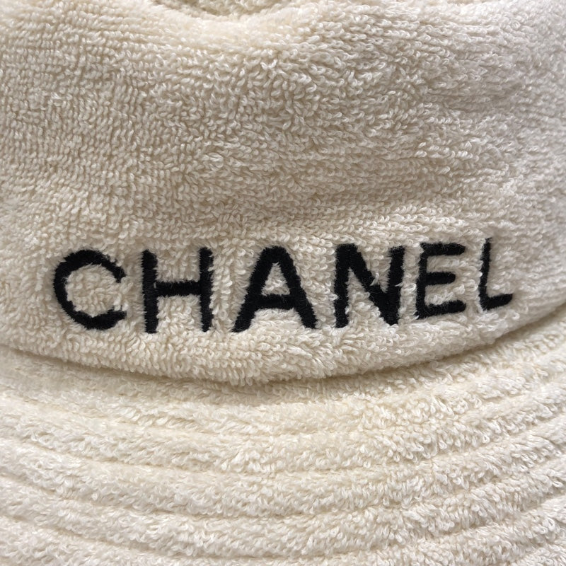 シャネル CHANEL ロゴ刺繡パイルバケットハット クリーム