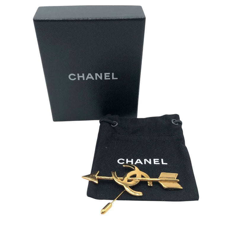 シャネル CHANEL ココマークアローブローチ ゴールド ユニセックス ブローチ