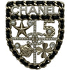 シャネル CHANEL ロゴエンブレムモチーフブローチ ブラック/ゴールド金具 メタル/パール/ラインストーン アクセサリー