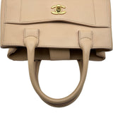 シャネル CHANEL ネオエグゼクティブトート A69930 23番台 ベージュ系 ゴールド金具 カーフスキン レディース ショルダーバッグ