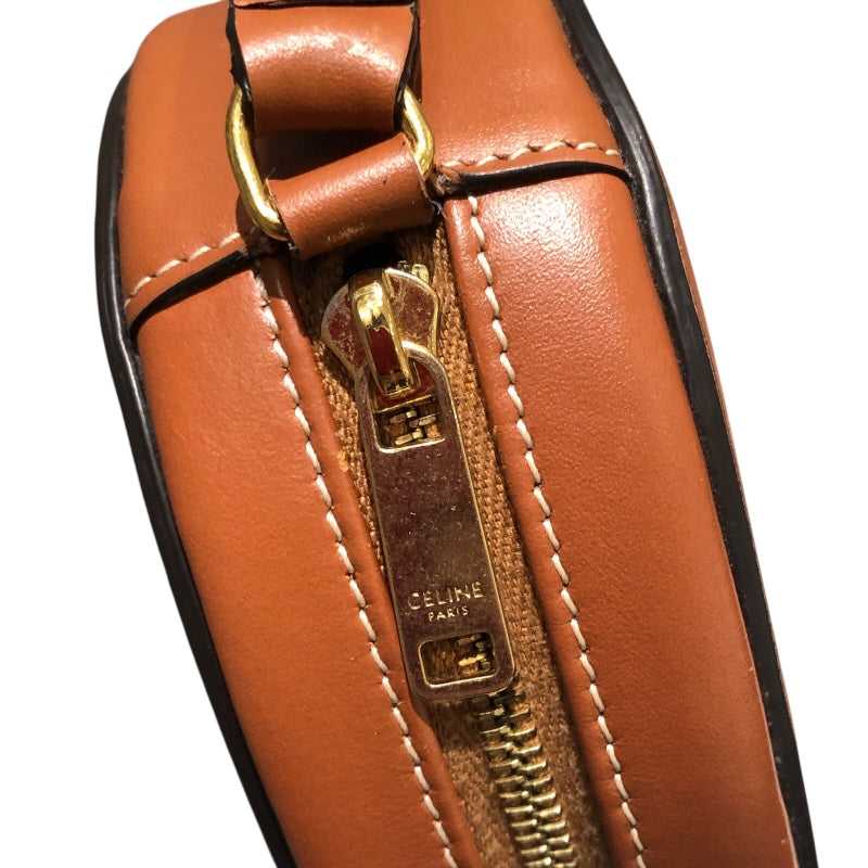 セリーヌ CELINE オーバルパース キュイル トリオンフ ショルダー