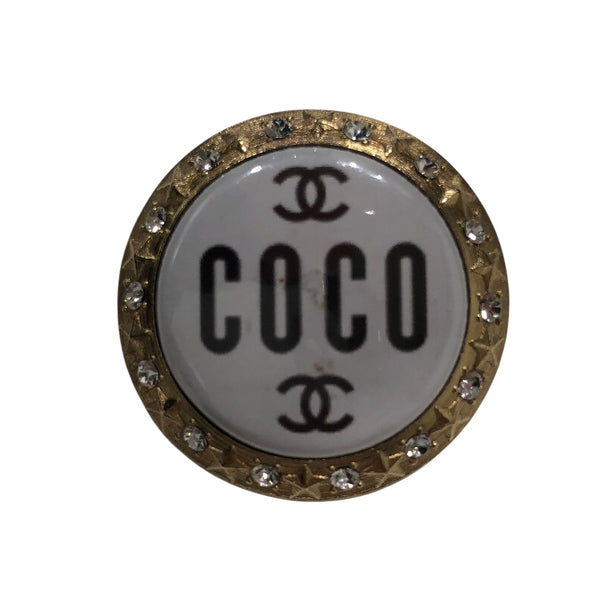 シャネル CHANEL ココマークブローチ　 ゴールド×ホワイト メッキ×プラスチック/ストーン アクセサリー