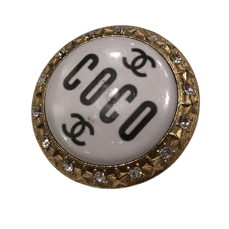 シャネル CHANEL ココマークブローチ　 ゴールド×ホワイト メッキ×プラスチック/ストーン アクセサリー