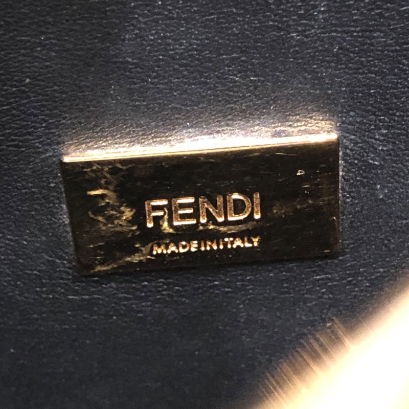 フェンディ FENDI セレリアピーカブーエッセンシャリー 8BN302