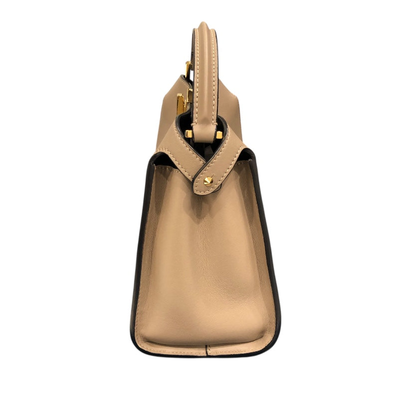 フェンディ FENDI セレリアピーカブーエッセンシャリー 8BN302