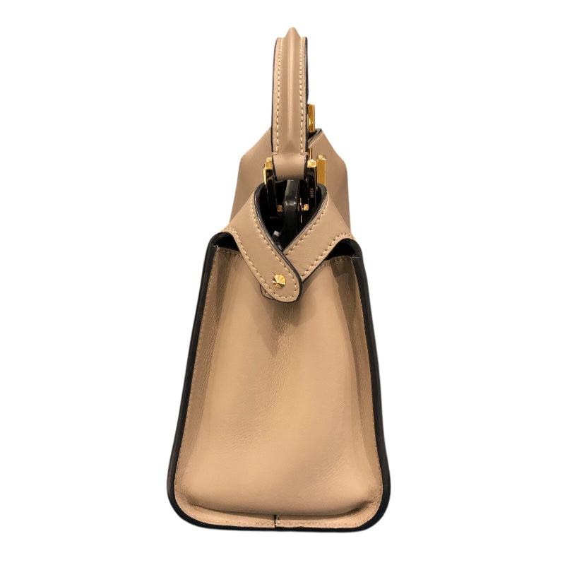 フェンディ FENDI セレリアピーカブーエッセンシャリー 8BN302