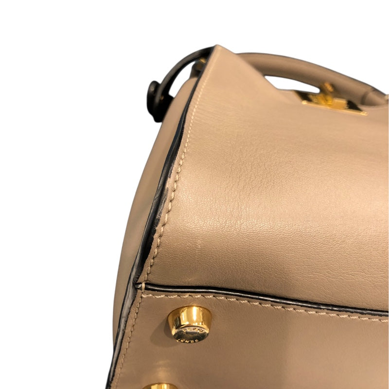 フェンディ FENDI セレリアピーカブーエッセンシャリー 8BN302