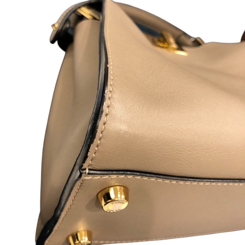 フェンディ FENDI セレリアピーカブーエッセンシャリー 8BN302