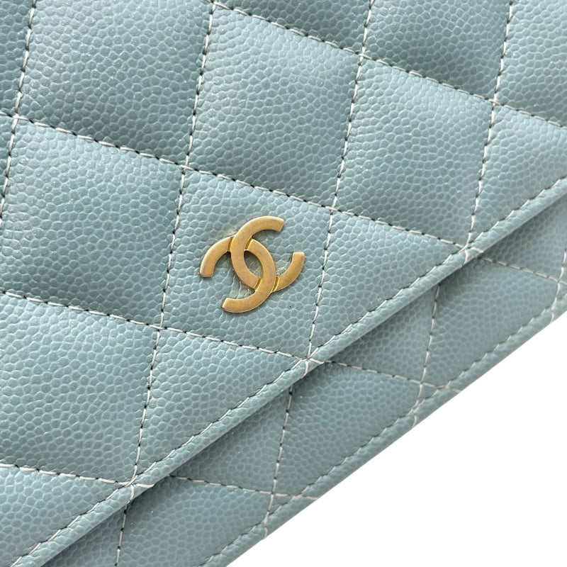 シャネル CHANEL マトラッセ チェーンウォレット A33814 25番台 ライトブルー SV金具 キャビアスキン レディース ウォレットチェーン