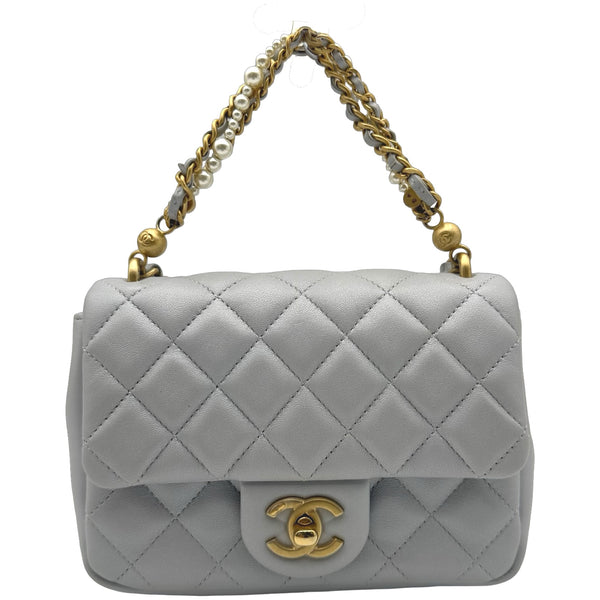 CHANEL フラップバッグ　稀少品model シャネル CHANEL ミニパールフラップバッグ AS4384 ライトグレー