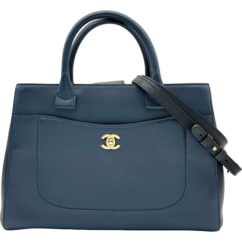 シャネル CHANEL ネオエグゼクティブトート A69930 24番台 ネイビー