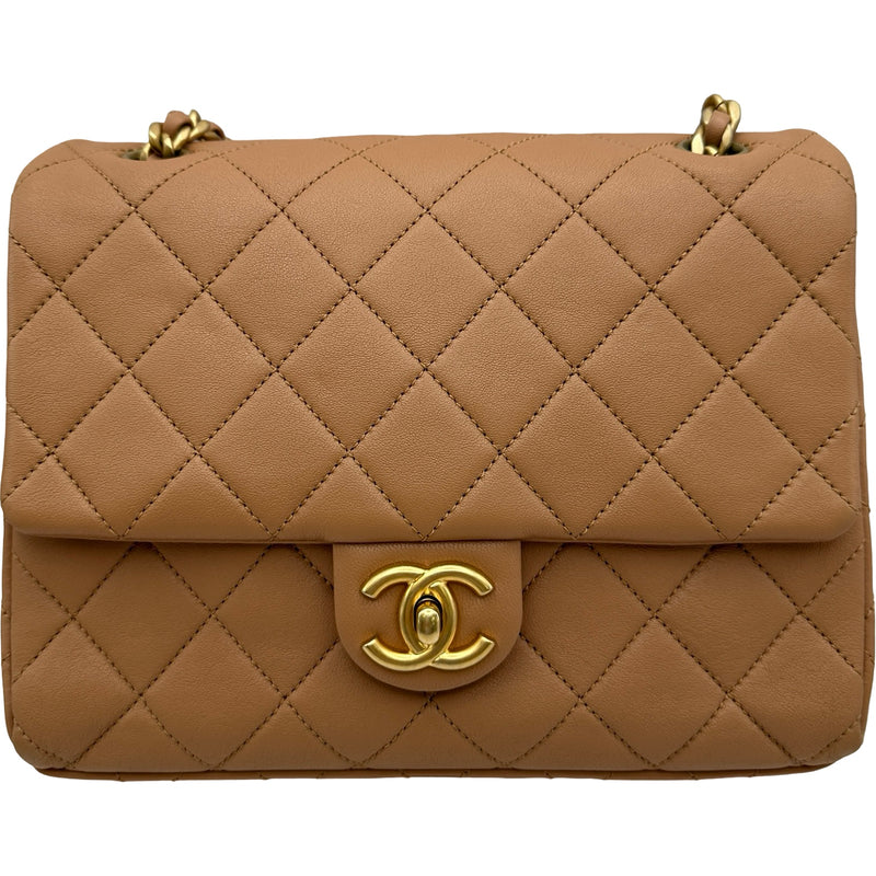 シャネル CHANEL マトラッセロゴチェーンショルダー AS3885 ベージュ