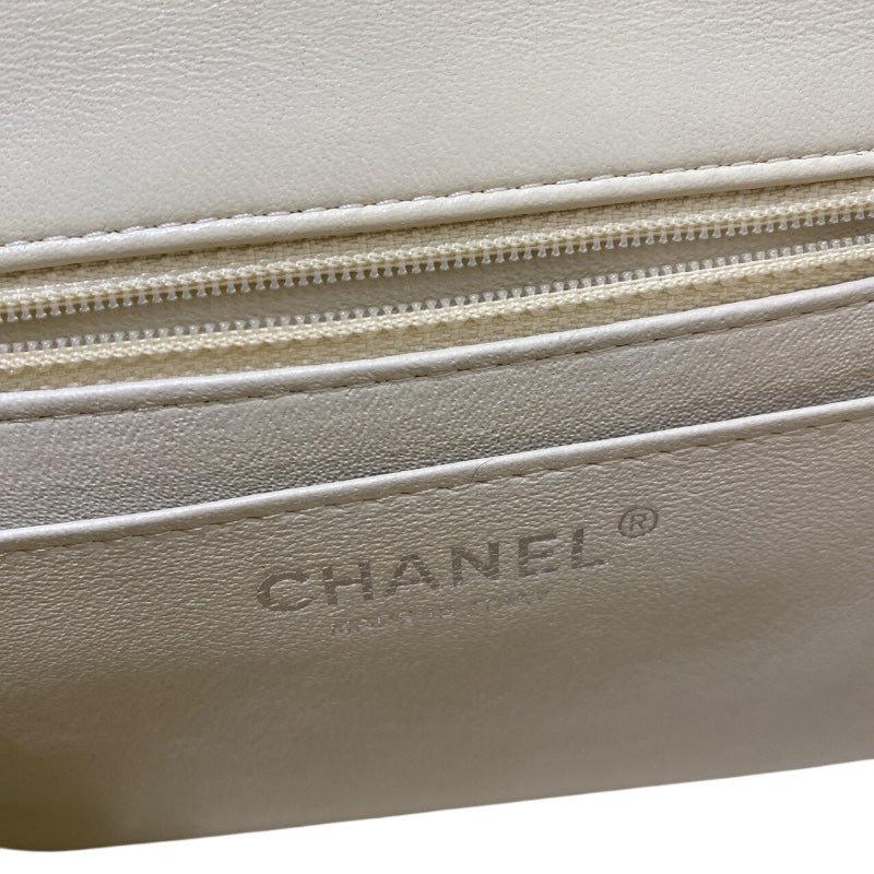 シャネル CHANEL ミニマトラッセ A35200 アイボリー　シルバー金具 カーフ レディース ショルダーバッグ