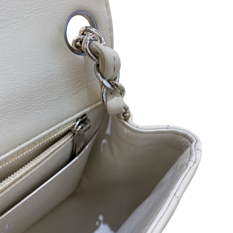 シャネル CHANEL ミニマトラッセ A35200 アイボリー　シルバー金具 カーフ レディース ショルダーバッグ