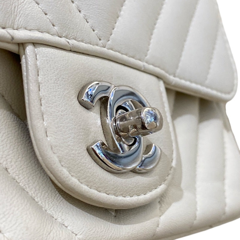 シャネル CHANEL ミニマトラッセ A35200 アイボリー　シルバー金具 カーフ レディース ショルダーバッグ