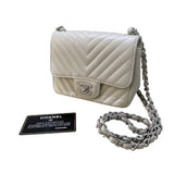 シャネル CHANEL ミニマトラッセ A35200 アイボリー　シルバー金具 カーフ レディース ショルダーバッグ