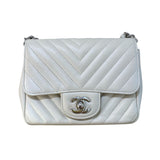 シャネル CHANEL ミニマトラッセ A35200 アイボリー　シルバー金具 カーフ レディース ショルダーバッグ