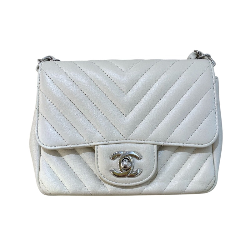 シャネル CHANEL ミニマトラッセ A35200 アイボリー　シルバー金具 カーフ レディース ショルダーバッグ