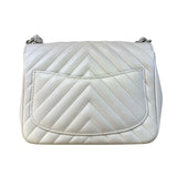 シャネル CHANEL ミニマトラッセ A35200 アイボリー　シルバー金具 カーフ レディース ショルダーバッグ