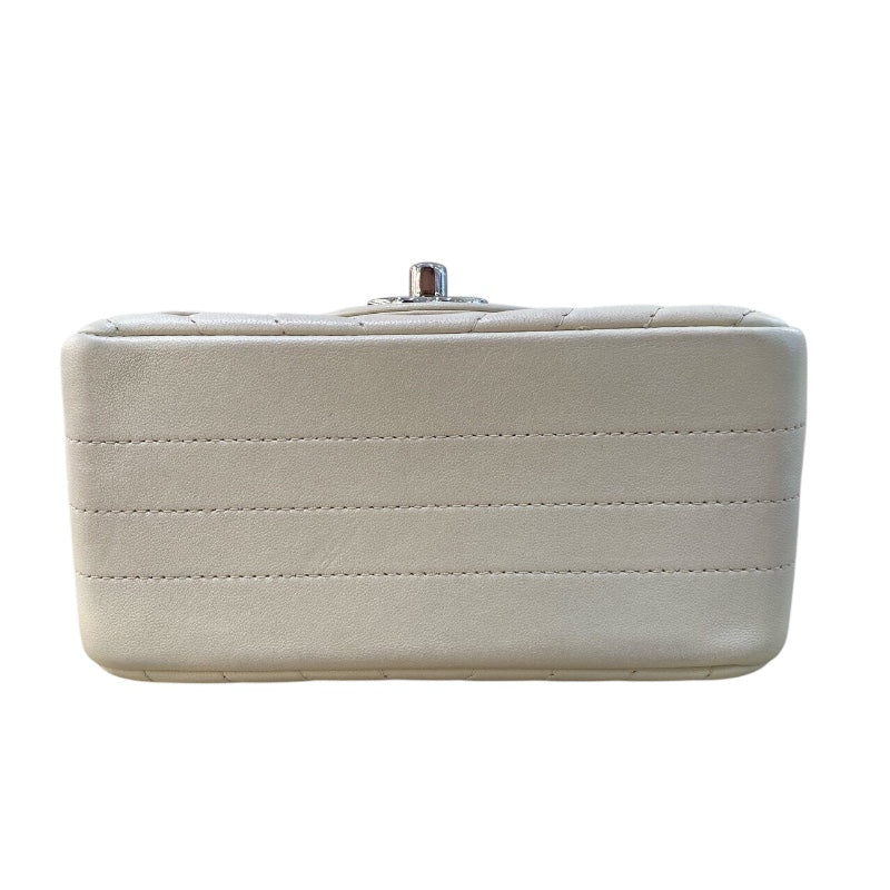 シャネル CHANEL ミニマトラッセ A35200 アイボリー シルバー金具