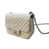 シャネル CHANEL ミニマトラッセ A35200 アイボリー　シルバー金具 カーフ レディース ショルダーバッグ