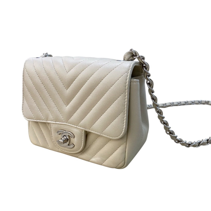 シャネル CHANEL ミニマトラッセ A35200 アイボリー　シルバー金具 カーフ レディース ショルダーバッグ