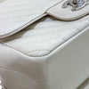 シャネル CHANEL ミニマトラッセ A35200 アイボリー　シルバー金具 カーフ レディース ショルダーバッグ