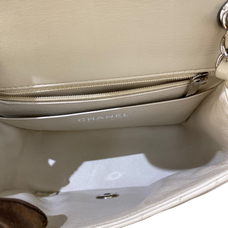 シャネル CHANEL ミニマトラッセ A35200 アイボリー　シルバー金具 カーフ レディース ショルダーバッグ