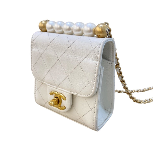 シャネル CHANEL パールチェーンクラッチショルダー AP0997 ホワイト/ゴールド金具 カーフスキン レディース ショルダーバッグ