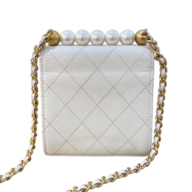 シャネル CHANEL パールチェーンクラッチショルダー AP0997 ホワイト/ゴールド金具 カーフスキン レディース ショルダーバッグ