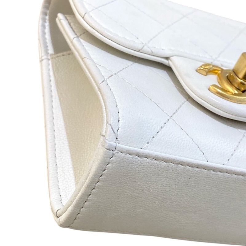 シャネル CHANEL パールチェーンクラッチショルダー AP0997 ホワイト/ゴールド金具 カーフスキン レディース ショルダーバッグ
