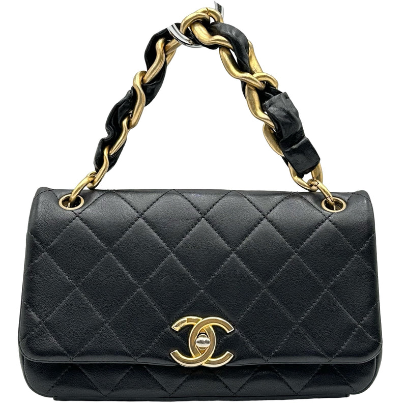 ​シャネルの王道、マトラッセのパースです。 シャネル CHANEL マトラッセ2WAYフラップチェーンショルダー 30番台