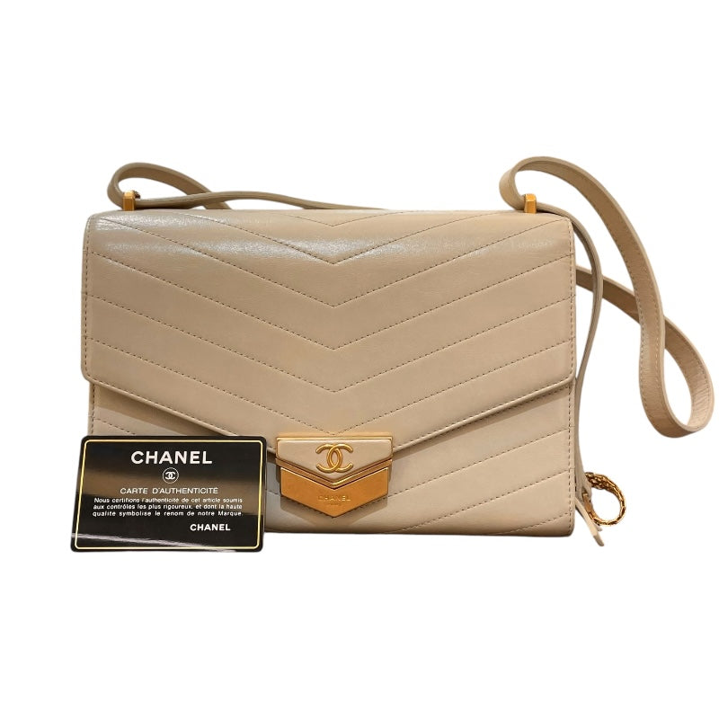 シャネル CHANEL Vステッチフラップ 26番台 アイボリー/ゴールド金具 カーフ レディース ショルダーバッグ