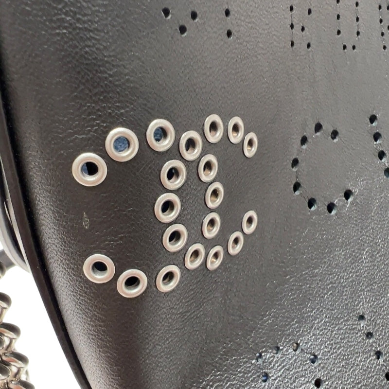 シャネル CHANEL ロゴパンチング　チェーンショルダーバッグ 27番台 ブラック シルバー金具 カーフスキン レディース ショルダーバッグ