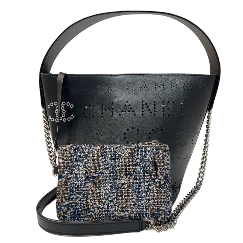 シャネル CHANEL ロゴパンチング　チェーンショルダーバッグ 27番台 ブラック シルバー金具 カーフスキン レディース ショルダーバッグ