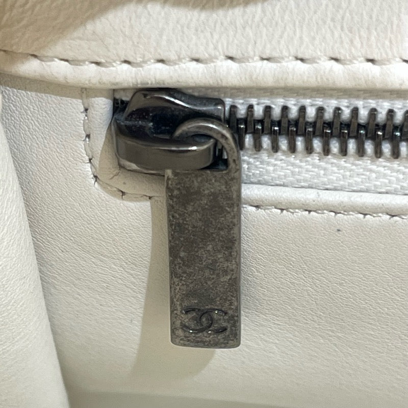 シャネル CHANEL スモールフラップクロスボディ 22番台 ホワイト パイソン レディース ショルダーバッグ