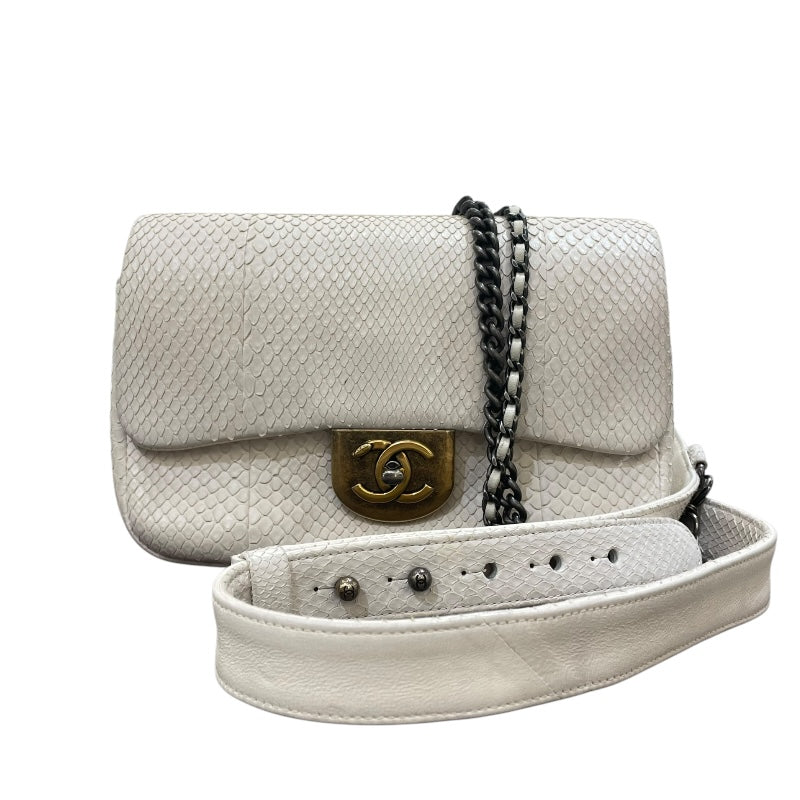 シャネル CHANEL スモールフラップクロスボディ 22番台 ホワイト パイソン レディース ショルダーバッグ
