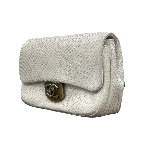 シャネル CHANEL スモールフラップクロスボディ 22番台 ホワイト パイソン レディース ショルダーバッグ