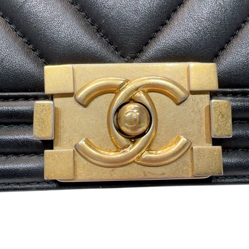 シャネル CHANEL ボーイシャネル25　Vステッチ A67086 ブラック　ゴールド金具 カーフスキン ユニセックス ショルダーバッグ