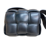 ボッテガ・ヴェネタ BOTTEGA VENETA キャンディパデッドカセット 716648VCQR1 ブラック レザー レディース ショルダーバッグ