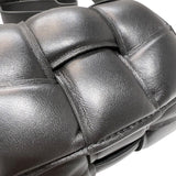 ボッテガ・ヴェネタ BOTTEGA VENETA キャンディパデッドカセット 716648VCQR1 ブラック レザー レディース ショルダーバッグ