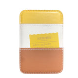 エルメス HERMES Saut Hermes MagSafe カードホルダー K刻 ゴールド/ナタ/サン/チャイ スイフト レディース カードケース