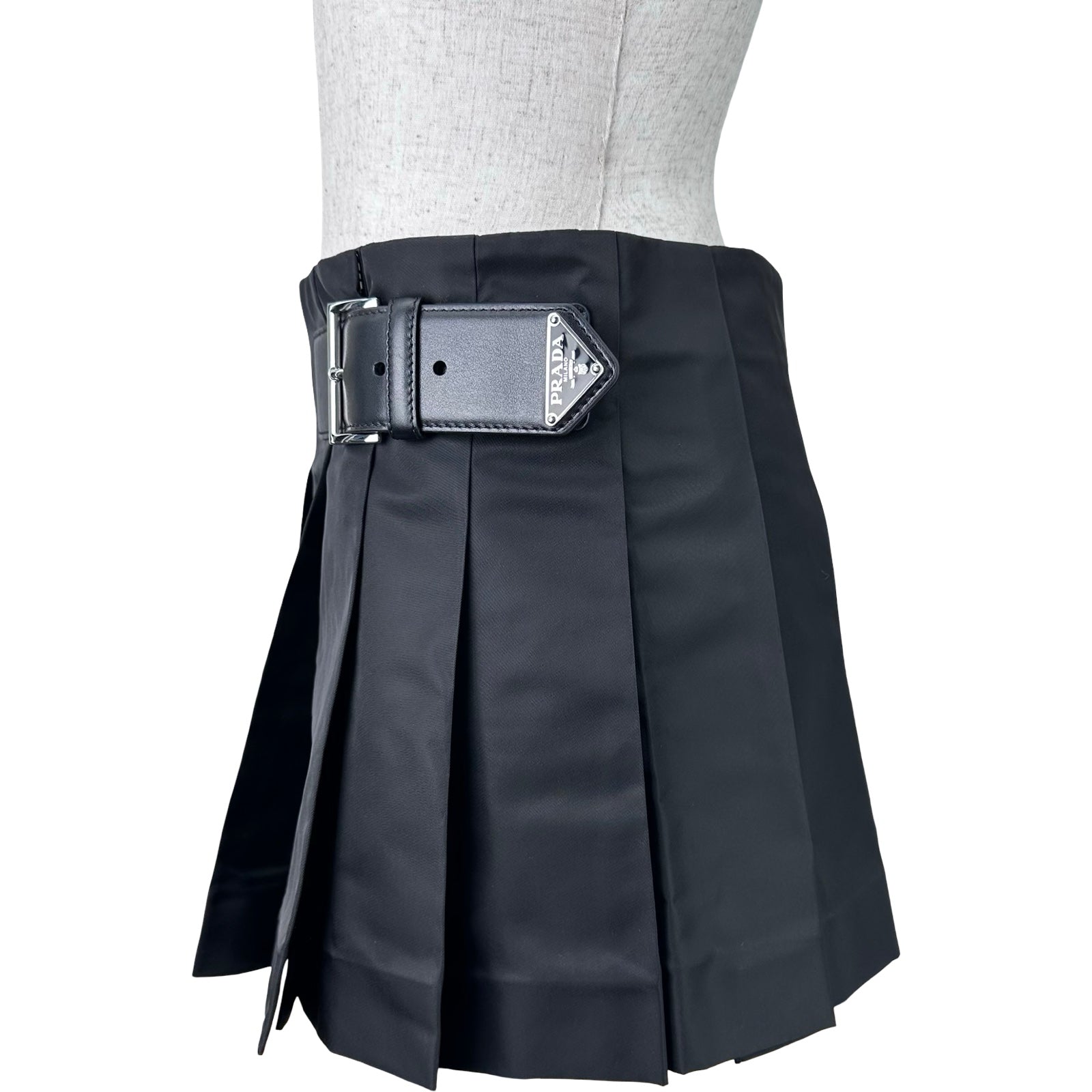 プラダ PRADA トライアングルロゴ プリーツ ミニスカート 21H922