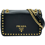 プラダ PRADA ロゴ スタッズ チェーンショルダー 1BD147 ブラック ゴールド金具 カーフスキン レディース ショルダーバッグ