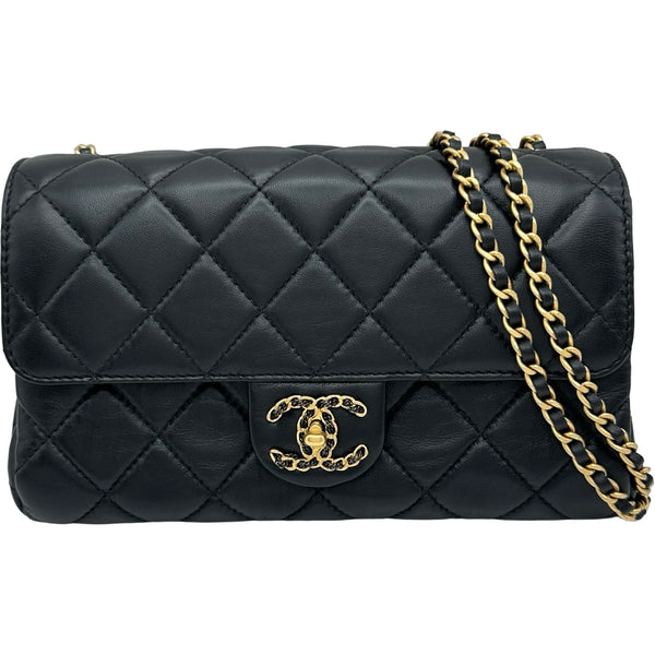 シャネル　ブラック　ラムスキン　ショルダーバッグ　ゴールドチェーンバッグ シャネル CHANEL マトラッセチェーンショルダー ブラック ゴールド金具