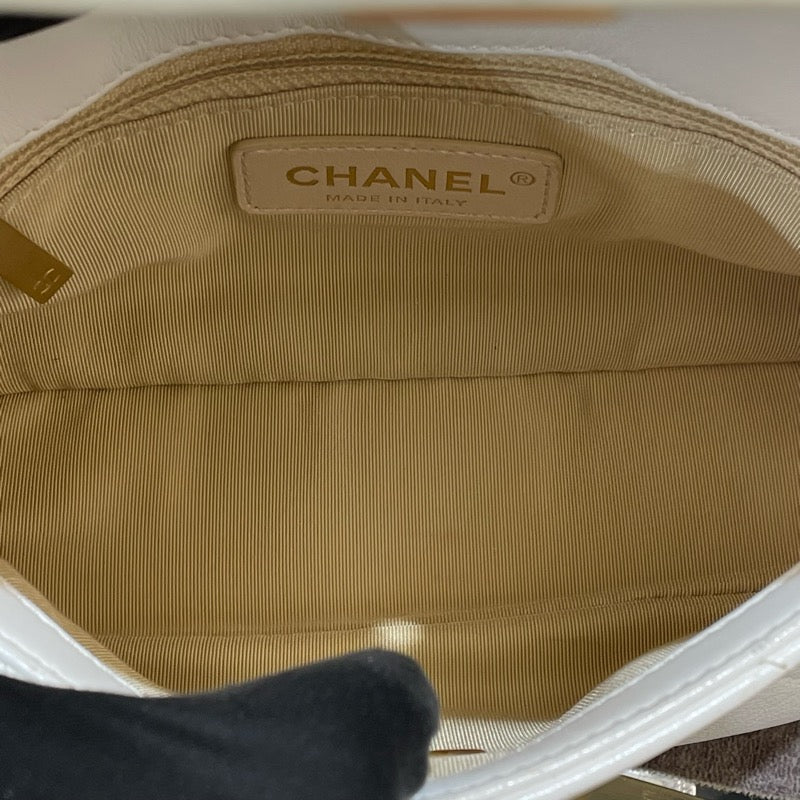 シャネル CHANEL マトラッセチェーンショルダー 30番台 ホワイト／ゴールド金具 ラムスキン ショルダーバッグ