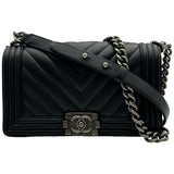 シャネル CHANEL ボーイシャネル25 Vステッチ A67086 26番台 ブラック/シルバー金具 カーフ レディース ショルダーバッグ