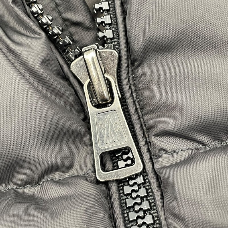 モンクレール MONCLER DUPRES　ダウンベスト A20914337085　54654 ブラック ナイロン メンズ ダウンベスト