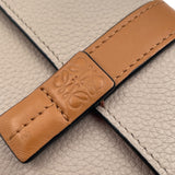 ロエベ LOEWE バーティカル ウォレット スモール C660S86X01 ライトオーツ ソフトグレインカーフ レディース 三つ折り財布